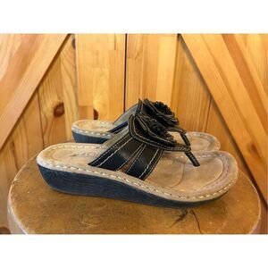 Cliffs By White Mountain "Carnation" Floral Detail Sz 6M Black Tan Stitching
